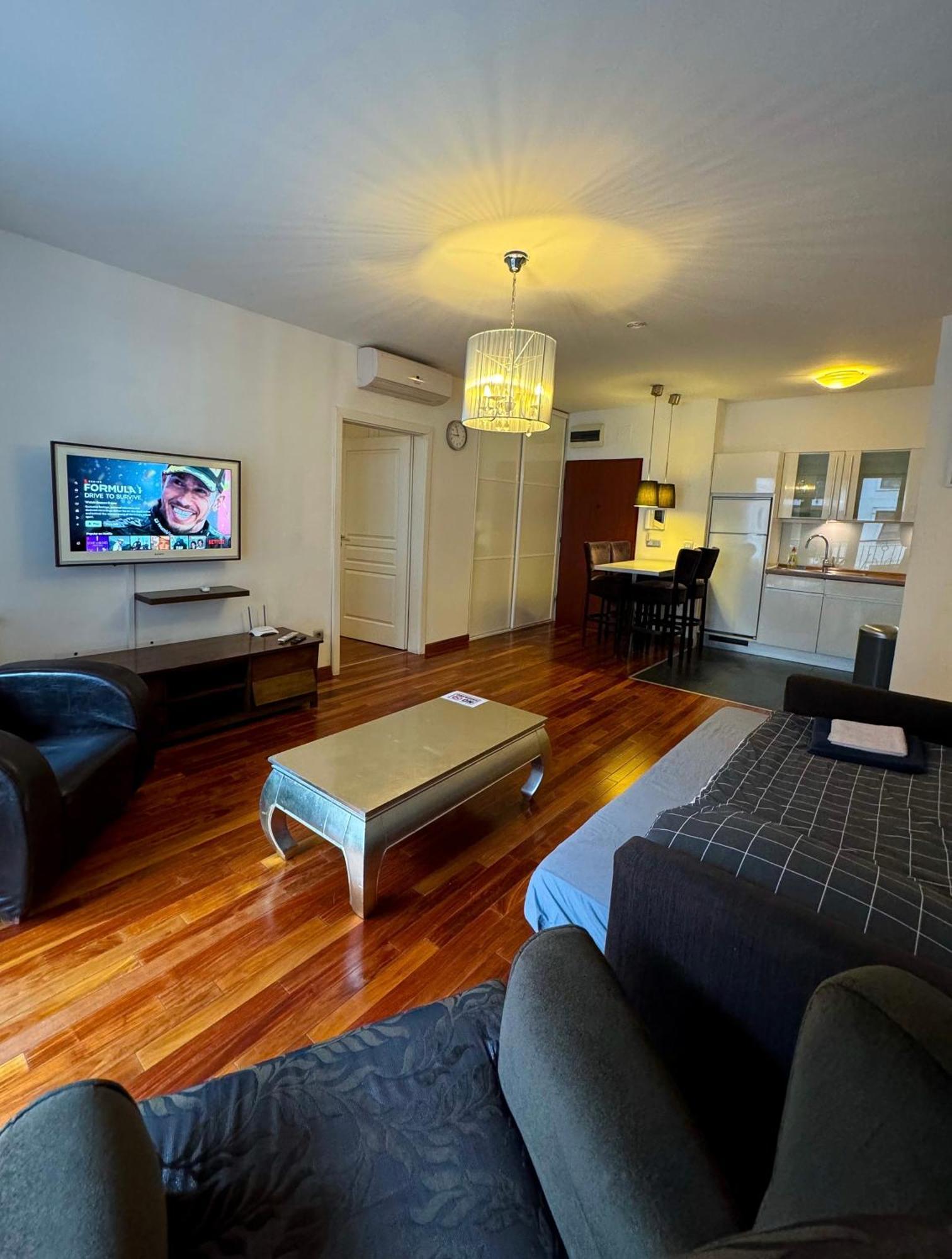 Midtown - Easy Check-in&parking Apartamento *